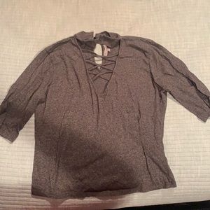 Short sleeved top with crossing in front